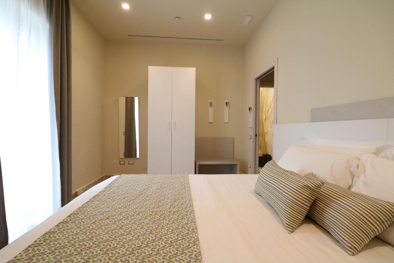 Doride Suites Boutique Hotel มารีนาดีคาร์รารา ภายนอก รูปภาพ