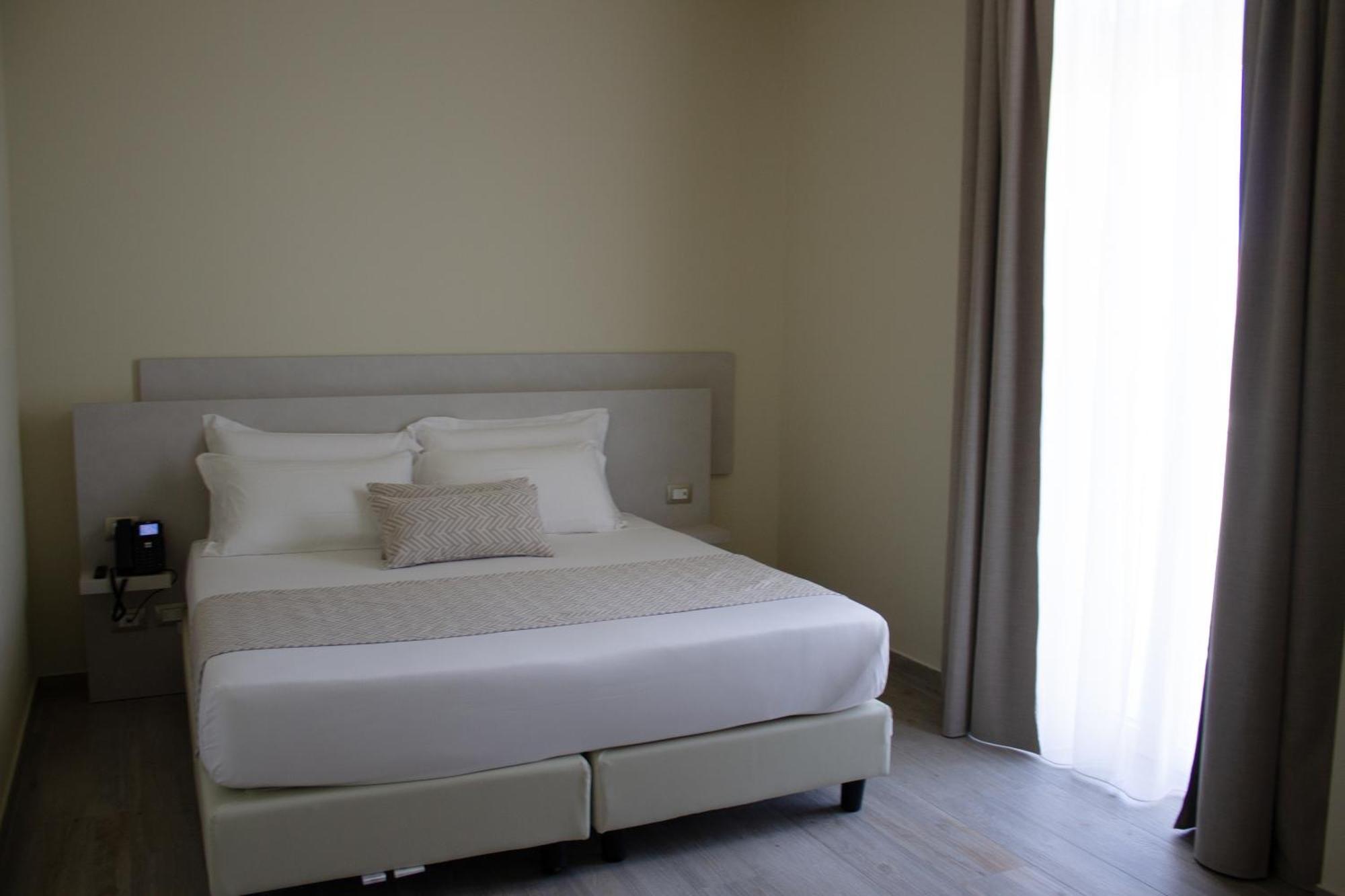 Doride Suites Boutique Hotel มารีนาดีคาร์รารา ภายนอก รูปภาพ